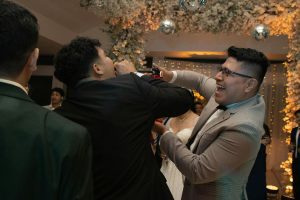 Profesionalios garso kolonėlės ir mikrofono komplektas paruoštas gimtadienio šventei.